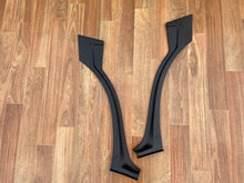 Load image into Gallery viewer, Black Plastic Dog Leg Wheel Arch Trim XR-Y

