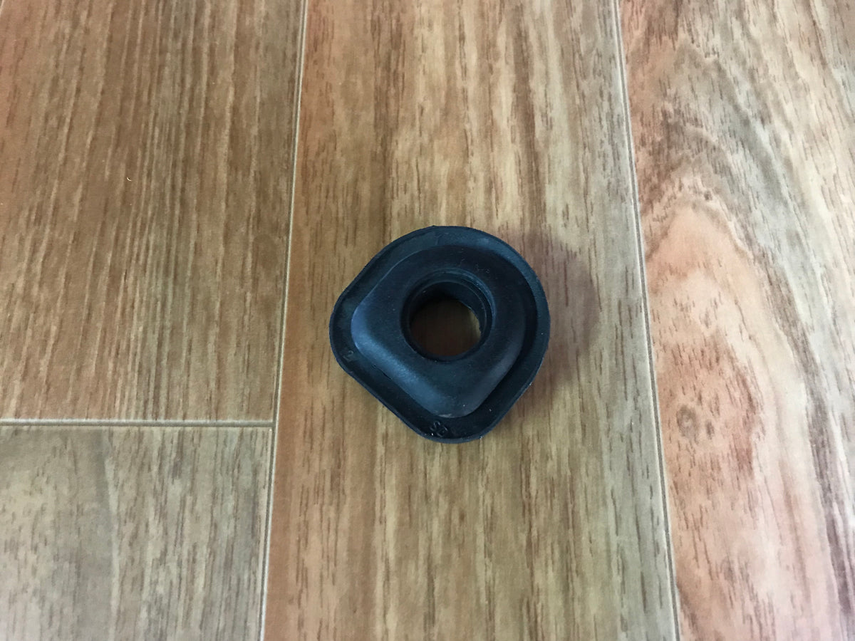 Windsor Rocker Cover Grommet – Early Falcon Spares