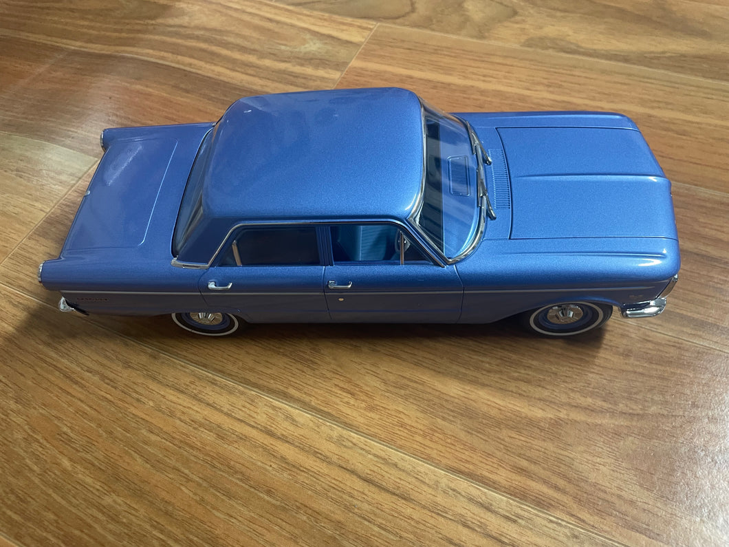1:18 1965 Blue Ford Falcon Sedan DDA Collectables Model