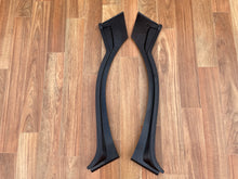 Load image into Gallery viewer, Black Plastic Dog Leg Wheel Arch Trim XR-Y
